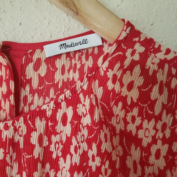 Madewell Crinkled Button-Back Tie-Front Tee - Picture 7 of 7